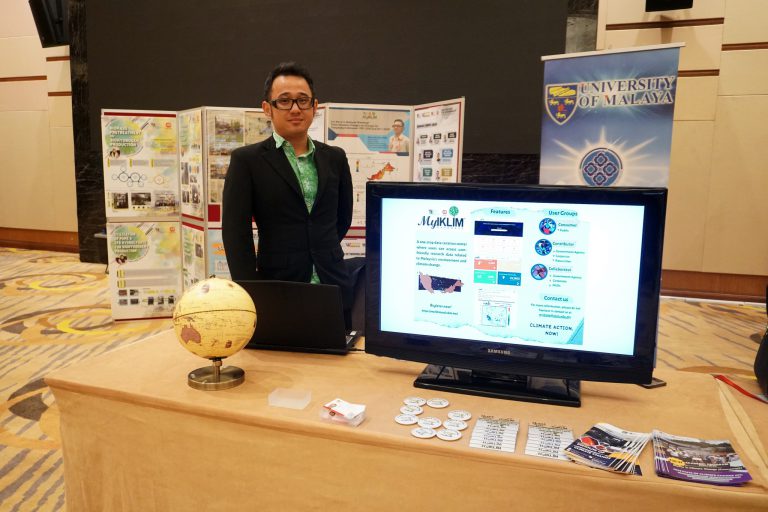 Lead Technical, Dr Wee Hin Boo at MyIKLIM's Booth during Seminar on Sustainability Leadership 2023